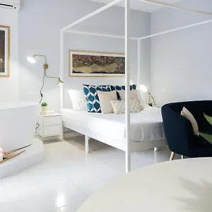 Glamorous Flat With Jacuzzi, King Size Bed And Small Balcony Apartment